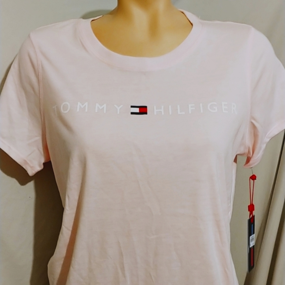 Signature Tommy Hilfiger pink tee shirt, NEW